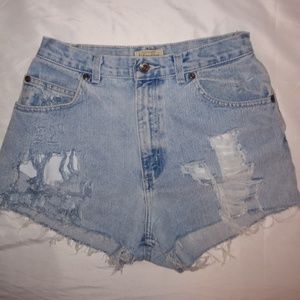 Distressed women's high waisted shorts